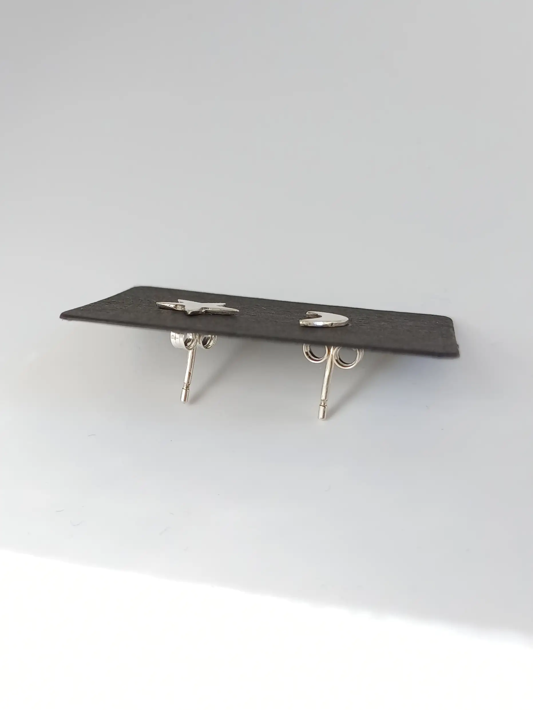 Boucles d'oreilles dépareillées Lueur Nocturne – Image 4